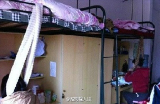Illustration for article titled Hardcore Studying in China Looks Absolutely Frightening